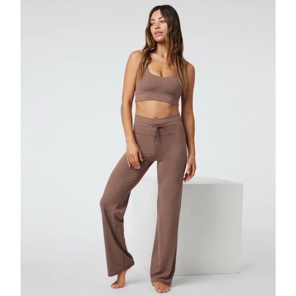Vuori Pants - Vuori Daily Wideleg Pants in Clove XL